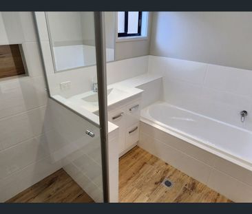 2/218 Finucane Road, Alexandra Hills, Qld 4161 - Photo 2