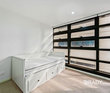 2409/8 Sutherland Street, Melbourne - Photo 6