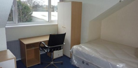 5 Bed - Beechwood Grove, Burley , Leeds - Photo 2