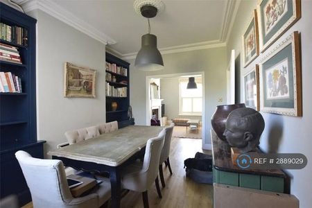 4 bedroom semi-detached house to rent - Photo 5