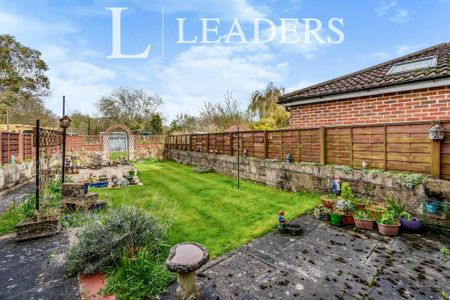 3 bedroom semi-detached house to rent - Photo 4