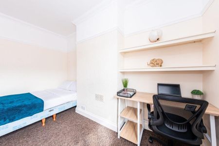 4 bedroom terraced house to rent - Photo 4