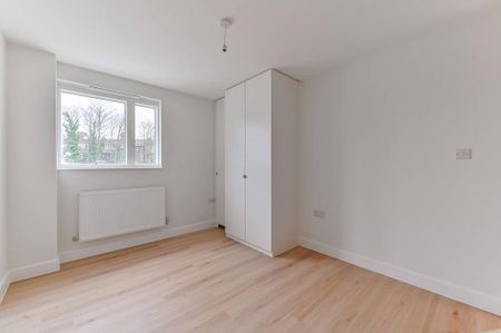 3 bedroom flat to rent - Photo 2
