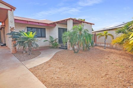 BEST OF THE BEST - Pretty Pool Manor with so Many Extras - Photo 3