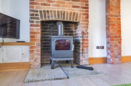 2 bedroom semi-detached house to rent - Photo 5