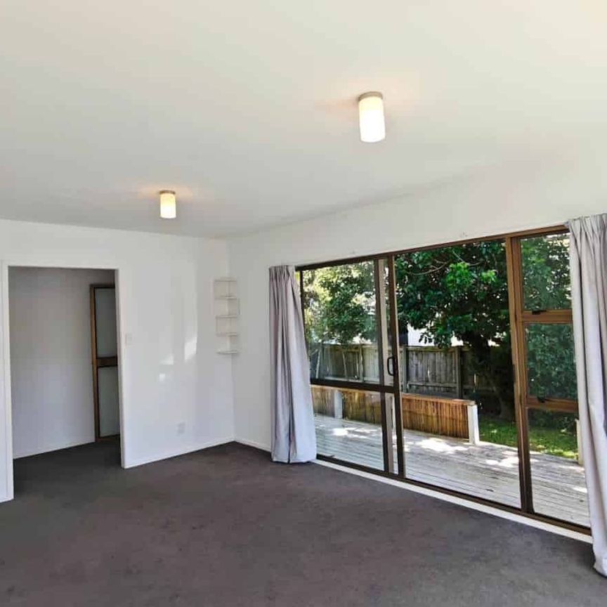 Prime Location – 3 Bedroom Home Opposite the Mall - Photo 1