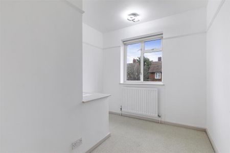 3 bedroom flat to rent - Photo 4