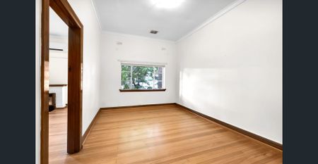 Immaculately Presented Clinker Brick Residence in Premium Neighborhood - Photo 3