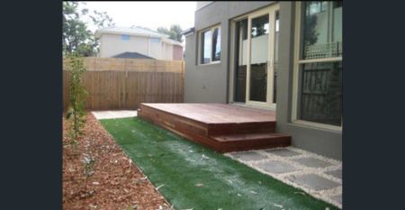 Immaculate Double-Storey Townhouse - Photo 5