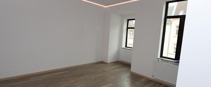 große helle 3 Zimmer Wohnung zentrale Lage mit Balkon - Foto 1