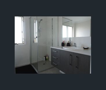 3 bedroom house, 10min walk to Carseldine train station - Photo 5