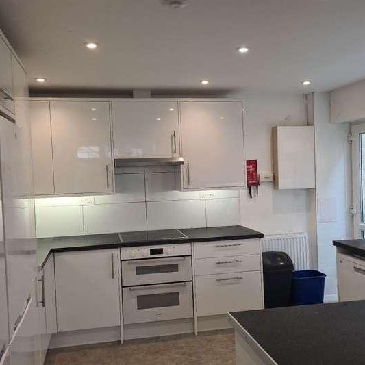Bedroom Detached House In Bournemouth, BH9 - Photo 1
