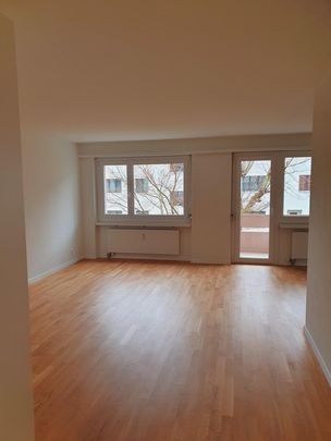 Helle 3.5-Zimmer-Wohnung mit Balkon - Photo 1