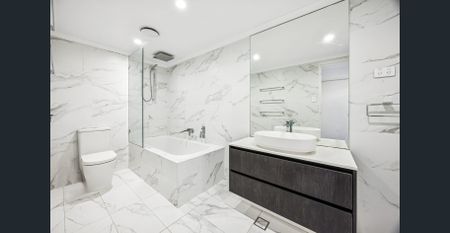 Renovated Three Bedroom Apartment with Sweeping Ocean Views - Photo 5