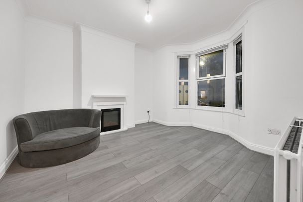 3 Bed Terraced House, Francis Avenue, IG1 - Photo 1