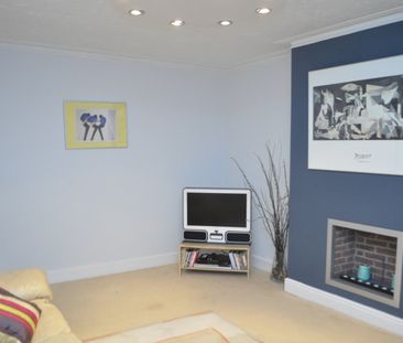 2 Bed Flat, Harvard Road, W4 - Photo 2