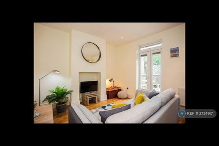 2 bedroom flat to rent - Photo 3