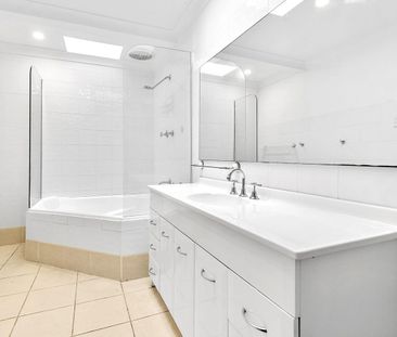 Neat, sweet and complete - Photo 1