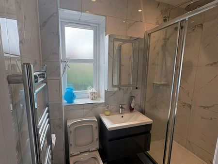 Flat to rent on - Photo 5