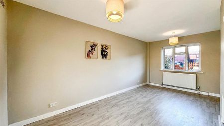 2 bedroom end of terrace house to rent - Photo 2