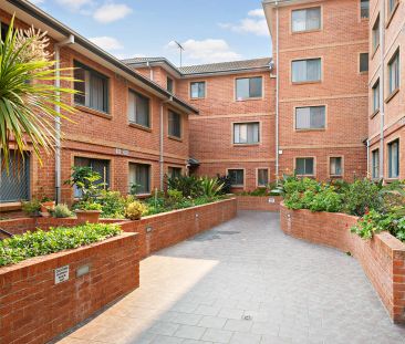 Easy-care Apartment Living Close To Schools, Parks & More - Photo 6