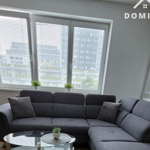 prenájom 1-izbového bytu s loggiou a parkovaním - Fotografia 1