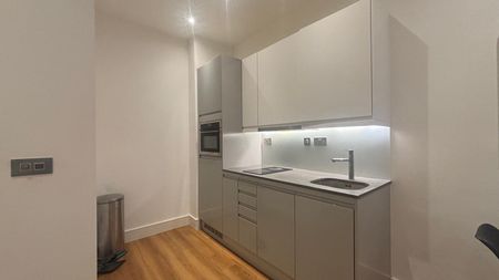 Atria House, Berkshire, SL1 - Photo 3