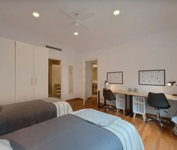 Carrer de Balmes, Barcelona, Catalonia 08006 - Photo 2