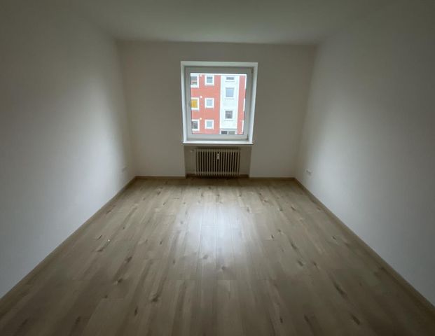 Renovierte 3-Zimmer-Wohnung mit Balkon in Varel! - Photo 1