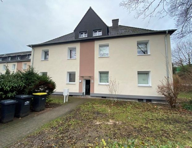 Charmant & modern – Renovierte Dachgeschosswohnung mit sonnigem Balkon - Foto 1