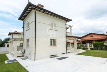 via san giuseppe, 285, Seravezza, Tuscany 55047