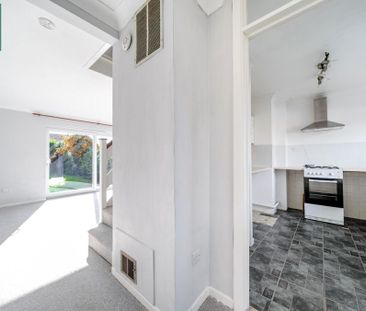 2 bedroom end of terrace house to rent - Photo 3