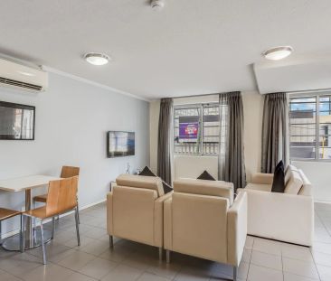 Spacious Furnished Apartment with an Expansive Private Terrace - Photo 3