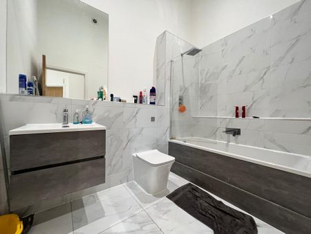 1 bedroom in a flat share to rent - Photo 5