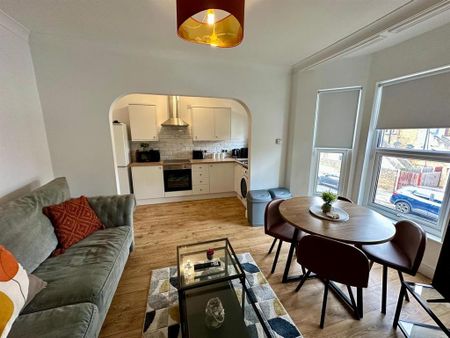 2 bedroom flat to rent - Photo 4