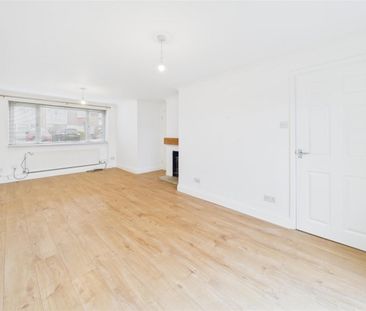 3 bedroom Semi-detached house to rent - Photo 2