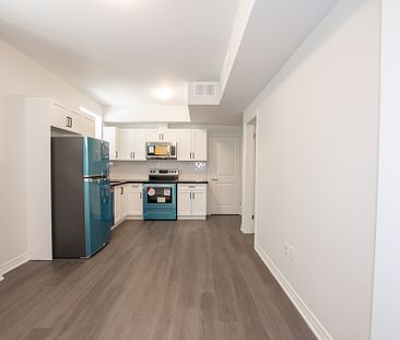 **GORGEOUS** 1 BEDROOM LOWER UNIT IN ST. CATHARINES!! - Photo 6