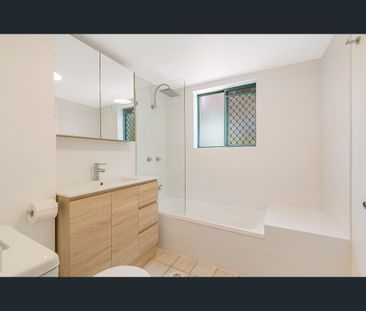 1/56 Coolangatta Rd, Coolangatta, Qld 4225 - Photo 3