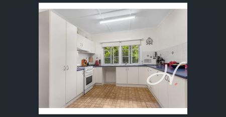 Spacious Family Home in Prime Chermside Location - Photo 2