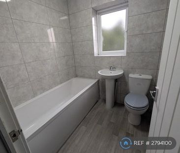 3 bedroom semi-detached house to rent - Photo 6