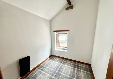 Cooper Lane, Hoylandswaine, Sheffield, S36 7JE - Photo 3