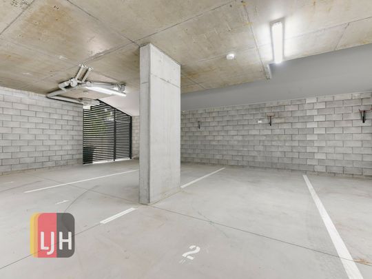 LUXURY TWO BEDROOM UNIT IN BOUTIQUE COMPLEX - Photo 1