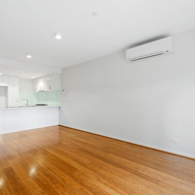 Prime Mitcham Location - Photo 1