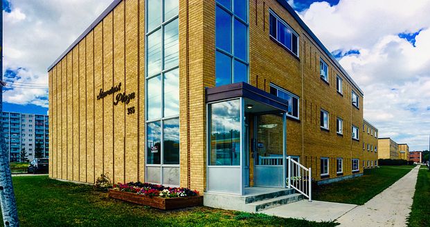 355 St. Anne's Road, Manitoba, R2M 3B6, Winnipeg - Photo 1