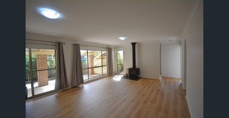 Spacious & Comfortable Living in South Katoomba - Photo 5