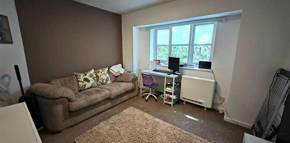 Probert Close, Crewe, CW2 - Photo 2