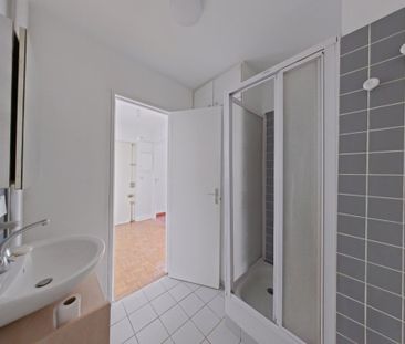 Location Appartement 1 pièce 31m² PARIS 11ème - Photo 3