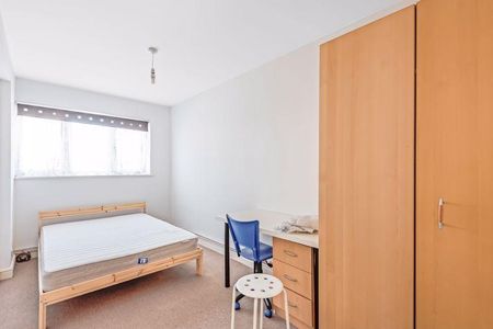 6 bedroom semi-detached house to rent - Photo 3