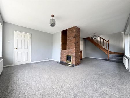 4 bedroom detached bungalow to rent - Photo 4