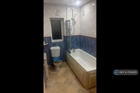 2 bedroom semi-detached house to rent - Photo 4